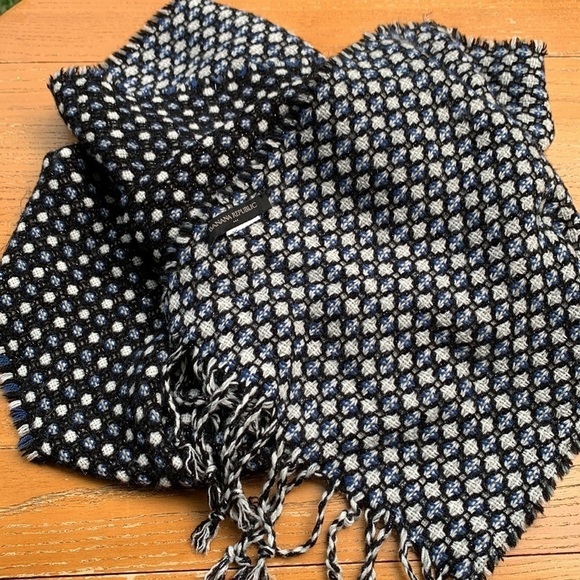 Banana republic scarf variegated pattern in black blue white with fringe - Picture 1 of 10